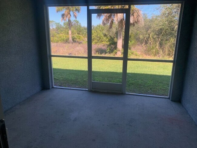 Building Photo - Duplex Unit