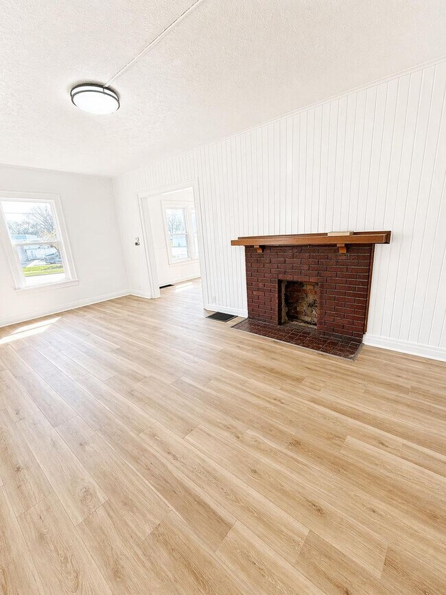 Building Photo - Lima Home – 3-Car Garage & Functional Layout