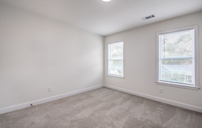 Building Photo - 1825 Young Ave