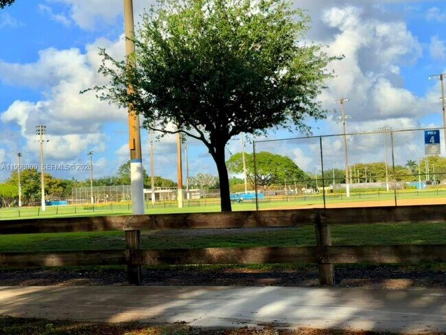 Building Photo - 15515 N Miami Lakeway