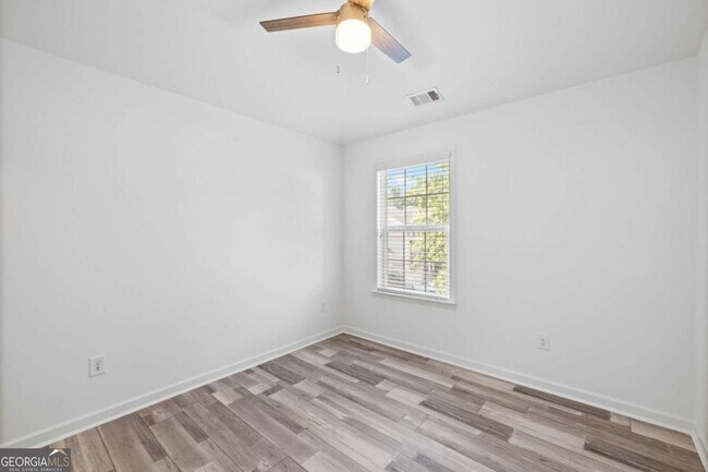 Building Photo - 4228 Laurel Creek Ct SE