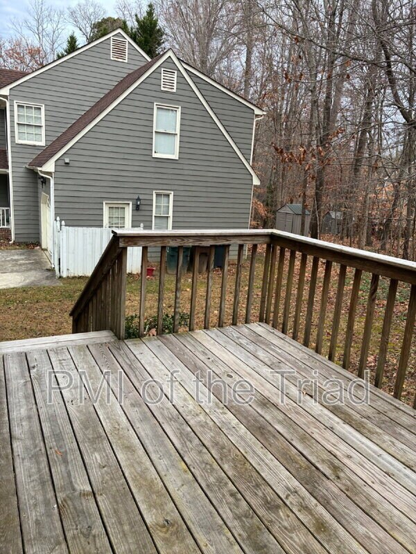 Building Photo - 10 Creekstone Ct