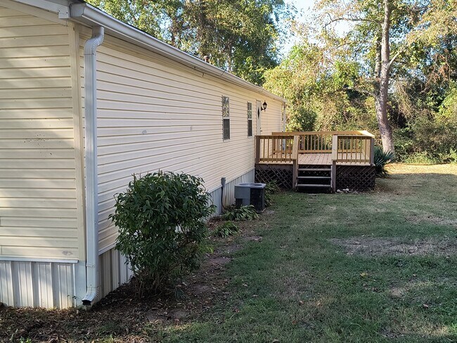 Building Photo - 715 Northview Cir