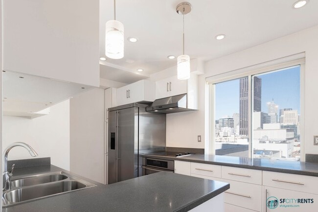 Building Photo - Union Square: Remodeled 1 Bed 1 Bath Corne...