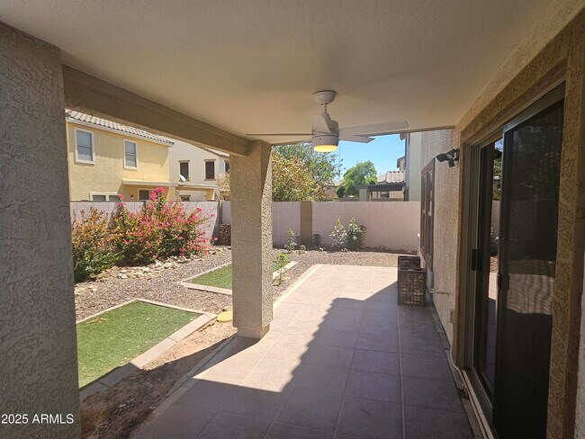 Building Photo - 40438 W Helen Ct