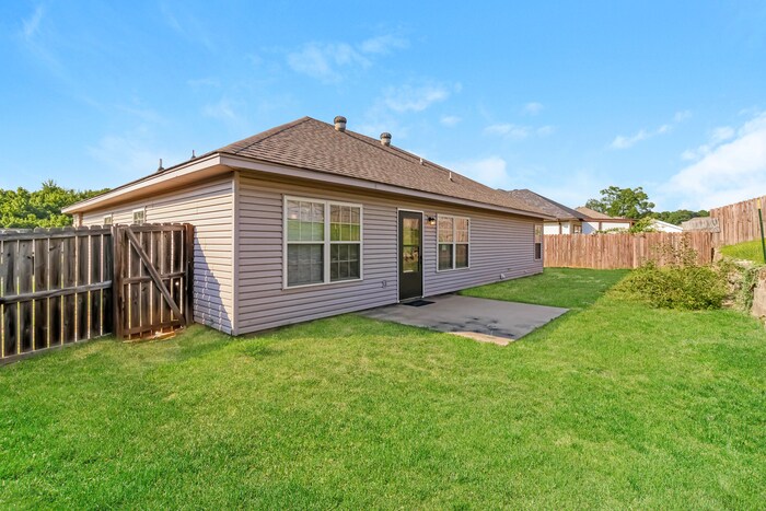 Building Photo - 3001 Wild Berry Dr