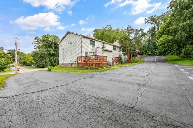 Building Photo - 621 Idlewood Ln