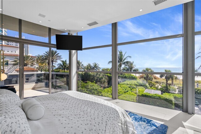 Building Photo - 5875 Collins Ave