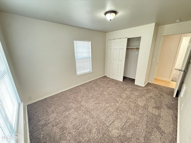 Building Photo - Spacious 3bd | 1ba House near Nob Hill Elementary School!