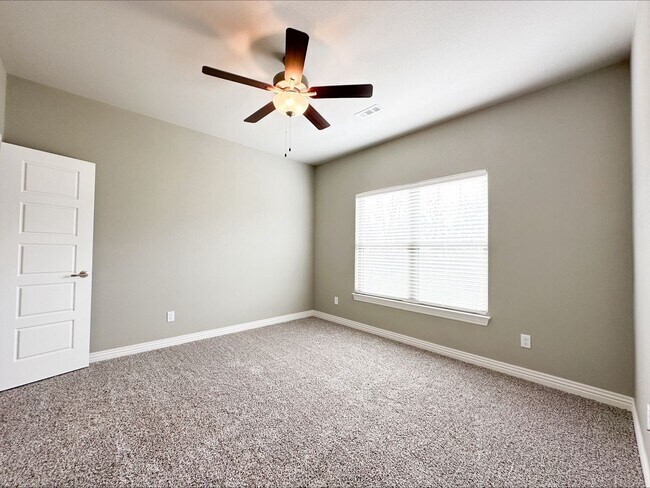 Building Photo - 2067 N Penelope Ln