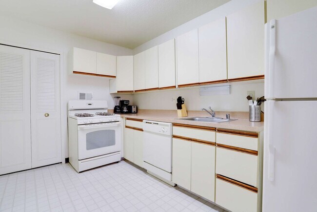 Building Photo - 2111 Richmond Hwy