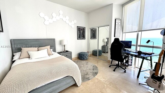 Building Photo - 15901 Collins Ave