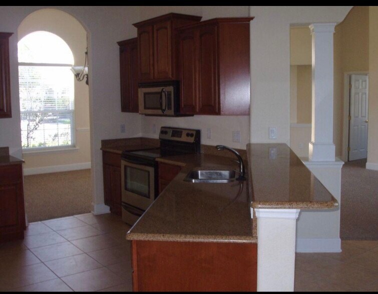Building Photo - 2992 Vintage View Cir
