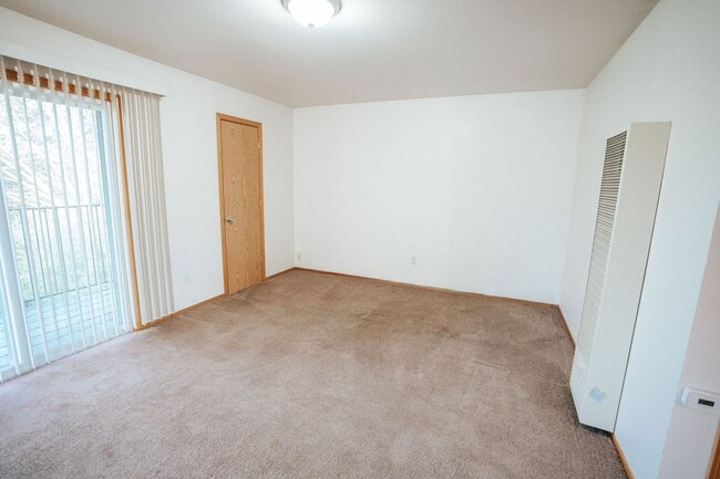 Building Photo - 688 Summer St