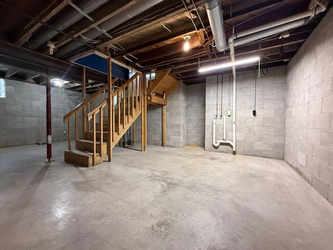 Building Photo - Bright West End Home with Enclosed Porch, Fenced Yard & Garage