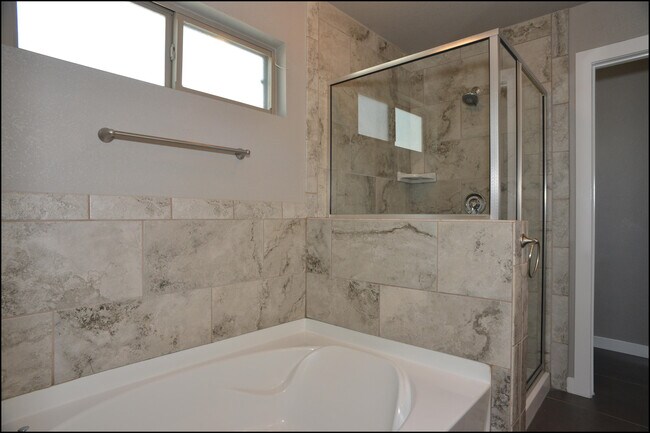 Building Photo - 945 Penrith St