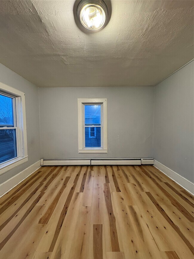 Building Photo - 519 E Main St