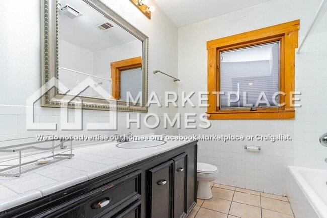 Building Photo - 312 Maple St