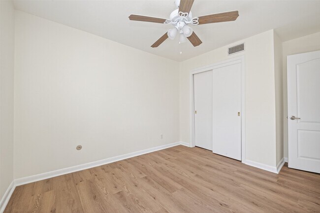Building Photo - 7950 Longridge Dr