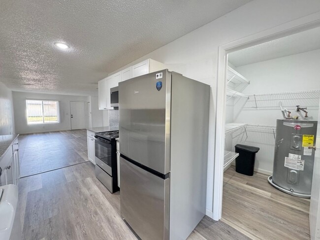 Building Photo - Winter Ridge - End Unit & Canal Front