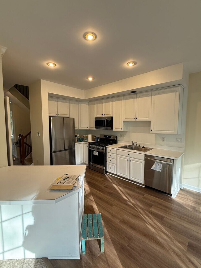 Building Photo - 17301 Pacific Rim Terrace