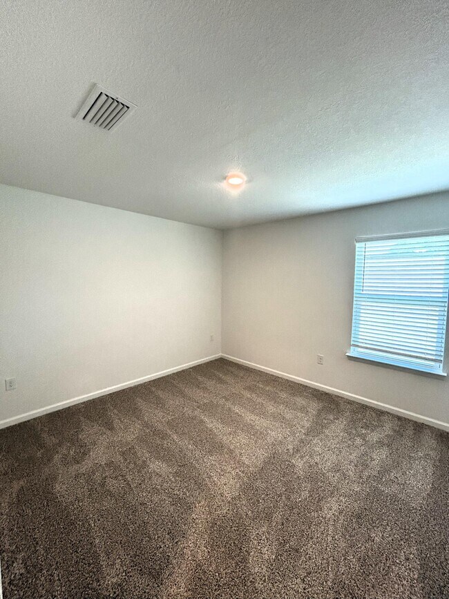 Building Photo - 133 Staggerbush St