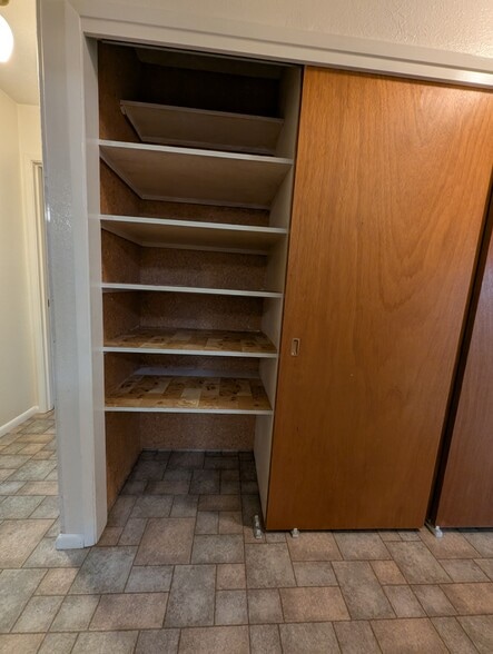 linen closet - 2575 Yew Street Rd