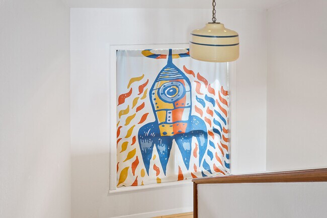 Building Photo - 208 W Saturn Ln