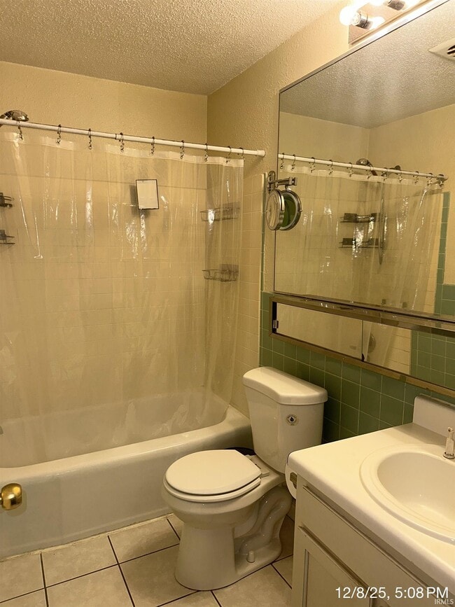 Building Photo - 2026 Shaw Ave