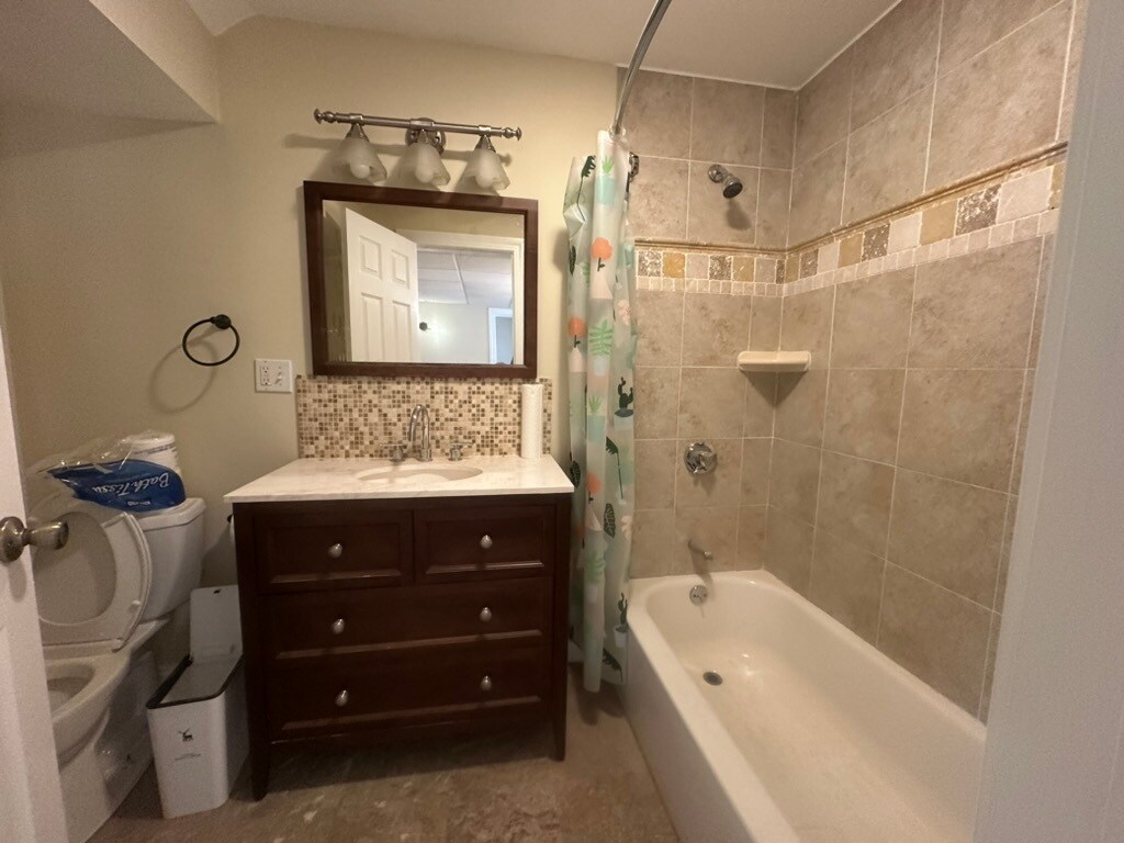 Building Photo - 184 Saint Paul St