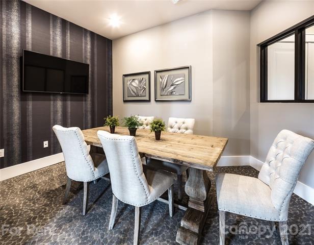 Building Photo - 9921 Holly Center Dr