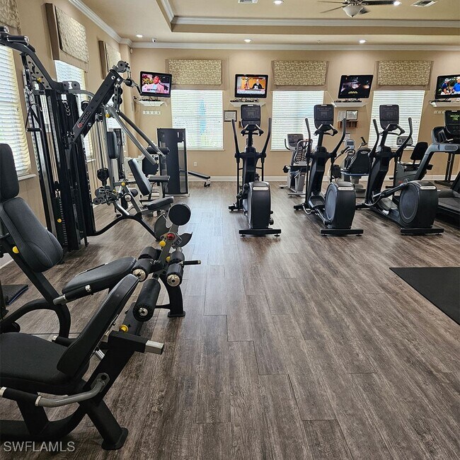 Building Photo - 2004 Tarpon Bay Dr N