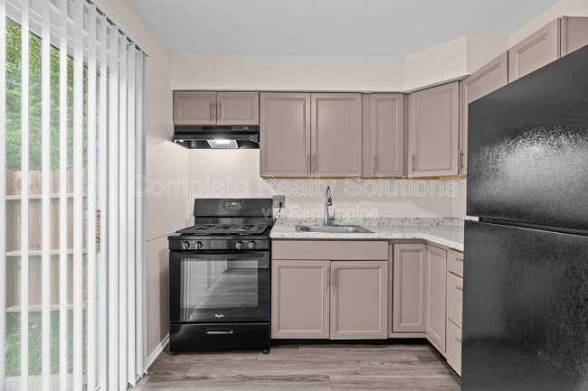 Building Photo - 2323 Woodson Rd