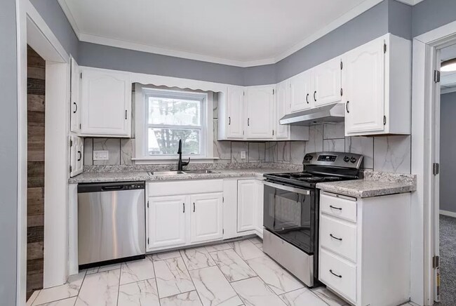 Building Photo - 801 Lake View Dr