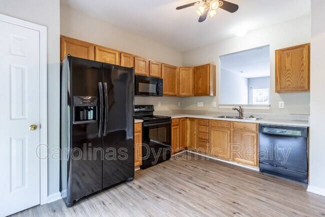 Building Photo - 9618 Blossom Hill Dr