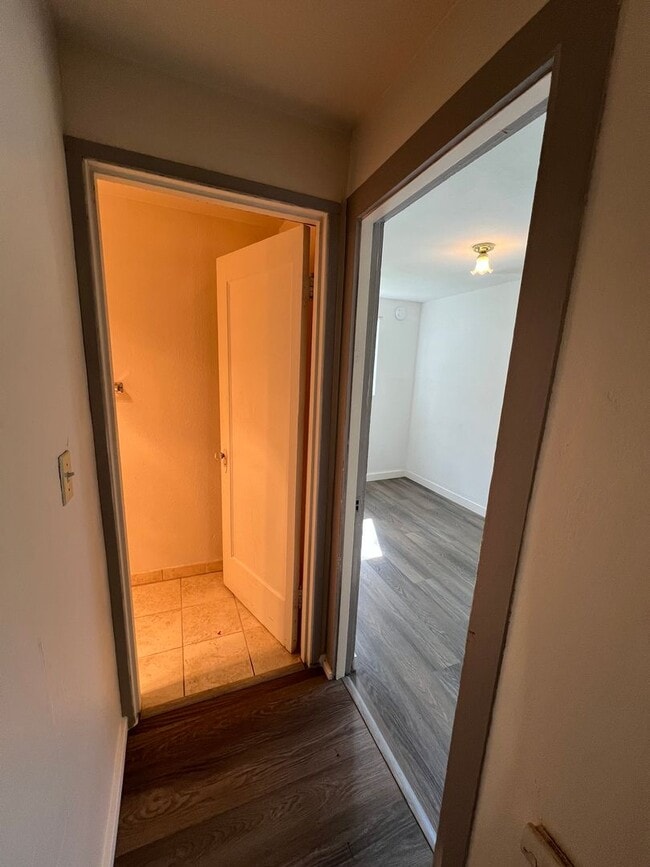 Building Photo - 1919 Duplex