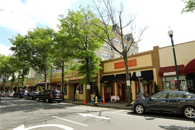 Building Photo - 175 Huguenot St