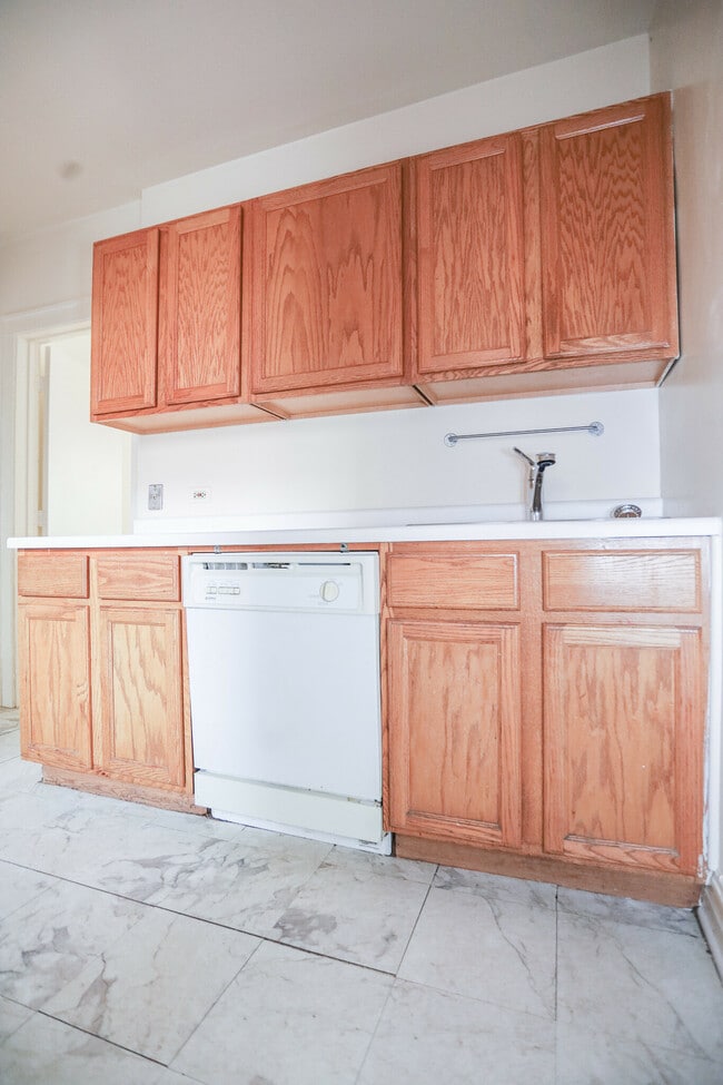 Building Photo - 1324 W Estes Ave