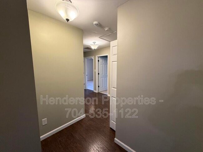 Building Photo - 2121 Ballingarry Dr