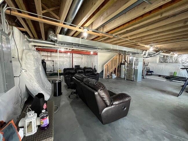 Building Photo - 356 S Pointe Ave