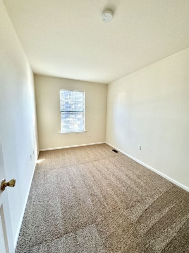 Building Photo - 700 Farmington Ave