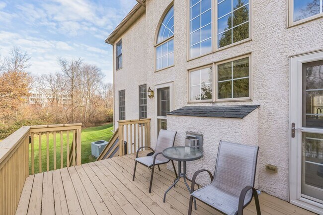 Building Photo - Gorgeous 3-Bedroom Townhome in East Norriton!