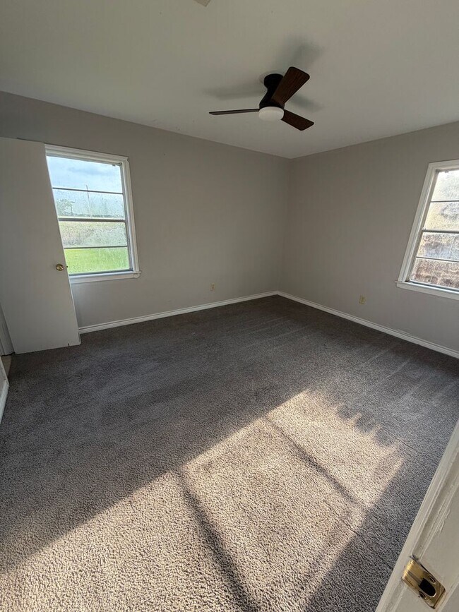 Building Photo - 3/4 Bedroom, 1.5 Bathroom Home for Rent!