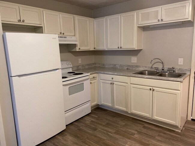 Building Photo - 12 Tricia Cv