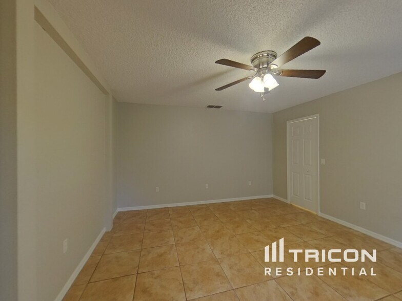Building Photo - 1301 Wildberry Ln