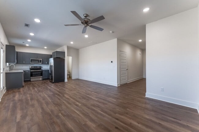 Building Photo - The Lodge at Been Road Villas 3 Bed, 2.5 Bath