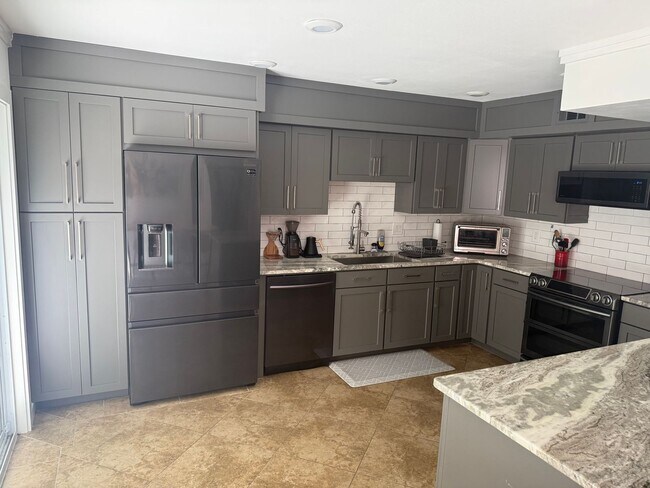 Building Photo - Stunning Updated 3 Bedroom in Fort Walton Beach!