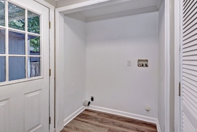 Building Photo - 129 Briar Ln
