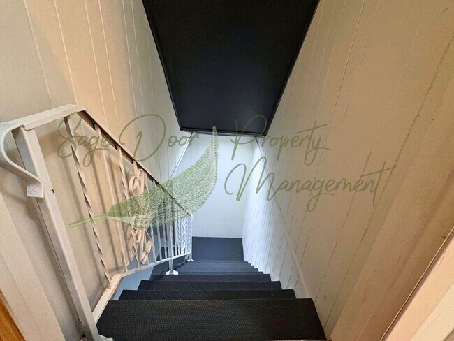 Building Photo - CHARMING HOME WITH GARAGE, LARGE BASEMENT,...