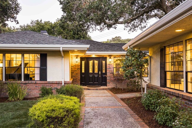 Building Photo - Luxurious Short Term Lease in Atherton: Ov...